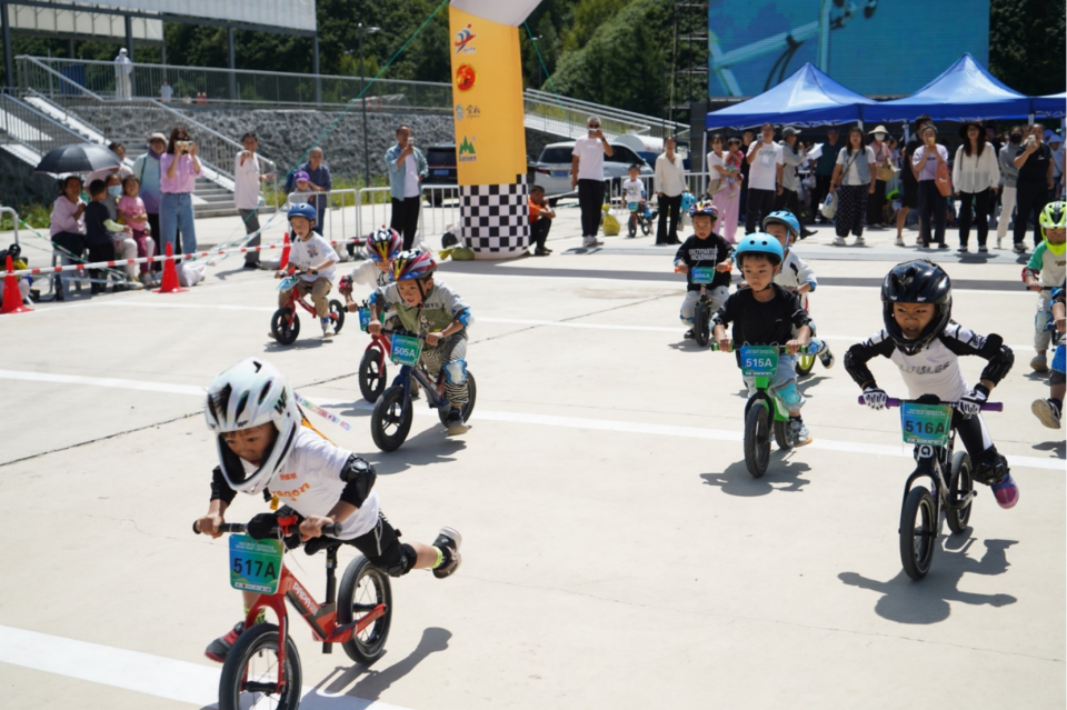 仅丰富了赛, 竞速小轮车, lvLxR