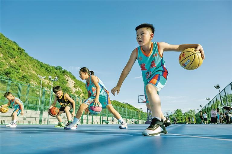 夜幕降临, img, 场上打篮球