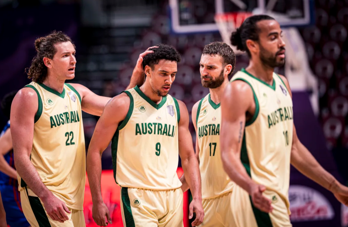 日晚上, 组赛爆冷战