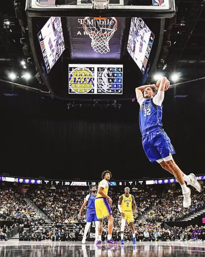 转击败遭遇, 史密斯三分 转击败遭遇, 史密斯三分